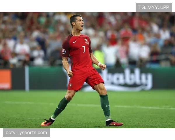 特写:39岁门将曼丹达扑出点球后,马赛维罗德姆球场的山呼海啸